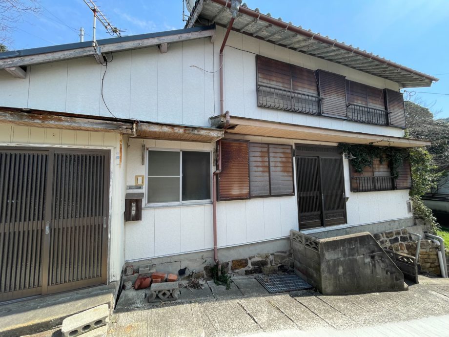 ８４．港町を一望できる歴史を感じる家