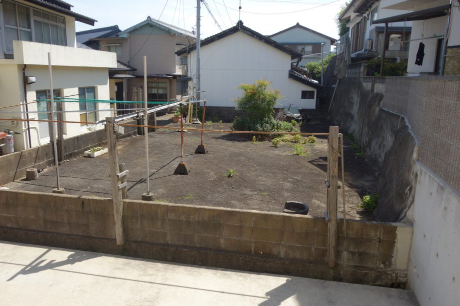24.小・中学校まで徒歩5分以内の空き地