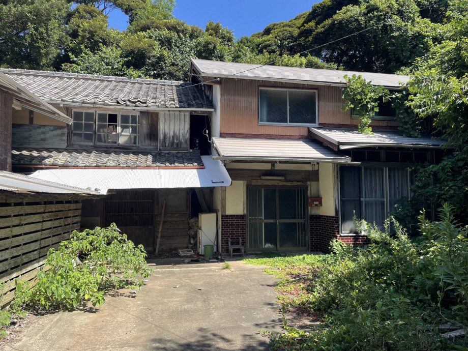 192.倉庫が複数ある広い土地のお家